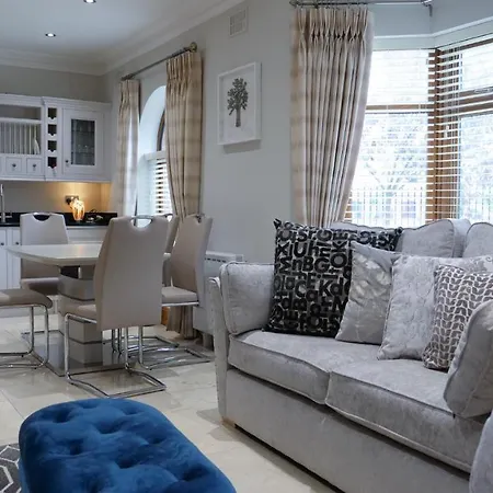 Town 2 Bedrooms * مولينجار