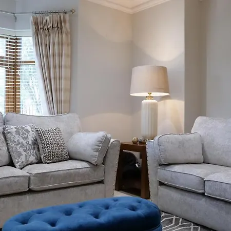 Town 2 Bedrooms شقة