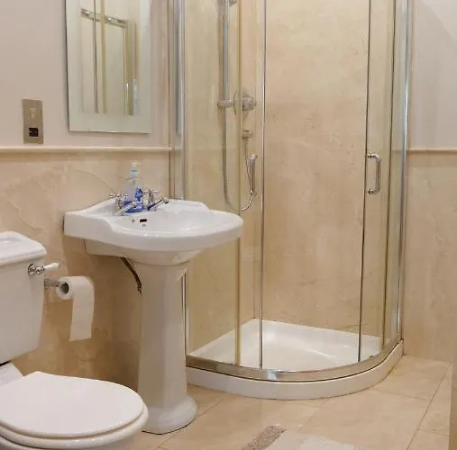 Town 2 Bedrooms * מולינגאר